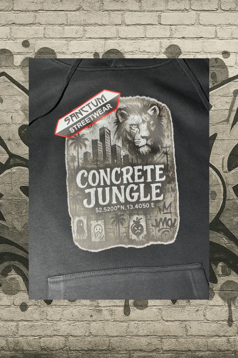 Hoodie black - Concrete Jungle    Klassischer Kapuzensweater  Sweat-Qualität mit angerauter Innenseite  Doppellagige Kapuze mit Kordelzug  Kängurutasche  Necktape  Bündchen mit Elasthan  Farbe: black  Material: 80% Baumwolle, 20% Polyester, 280 g/m²