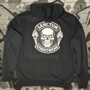 Hoodie black - Skull MC    Klassischer Kapuzensweater  Sweat-Qualität mit angerauter Innenseite  Doppellagige Kapuze mit Kordelzug  Kängurutasche  Necktape  Bündchen mit Elasthan  Farbe: black  Material: 80% Baumwolle, 20% Polyester, 280 g/m²