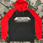 Raglan Hoodie black / red - Big Logo    Der Raglan Hoodie fällt durch seine faarblich abgesetzten Raglanärmel auf,  die dem Shirt eine markante Optik verleihen.  Das große Brustlogo bringt den urbanen Streetstyle auf den Punkt.  Kapuze mit Kordelzug  Kängurutasche  Breite Bündchen an Ärmeln und Saum  Farbe: black / red  Material: 50% Baumwolle, 50% Polyester, 270 g/m²