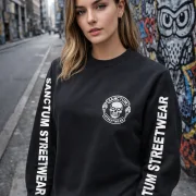 Sanctum Streetwear Sweatshirt Skull MC - black    Rundhals-Sweatshirt  Sweat-Qualität mit angerauter Innenseite  Necktape  Bündchen mit Elasthan  Farbe: black  Material: 80% Baumwolle, 20% Polyester, 280 g/m²