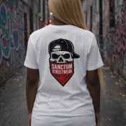 T-Shirt Round-Neck white - Bandana Skull. Vorderansicht.    Dieses Rundhals T-Shirt überzeugt durch seinen zeitlosen Schnitt und dem hohen Tragekomfort.  Klassischer Rundhalsausschnitt  Single Jersey  Farbe: white  Material: 100% Baumwolle 180 g/m²