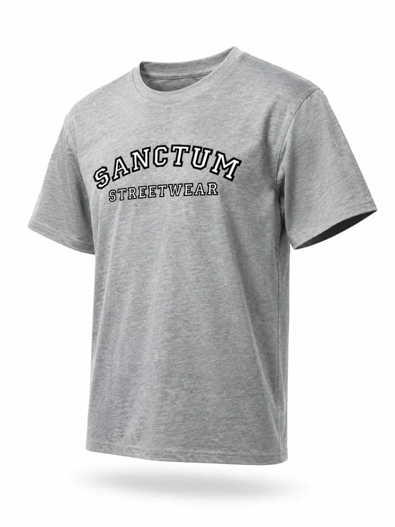 Sanctum Streetwear T-Shirt College Style - grey-heather    Dieses Rundhals T-Shirt überzeugt durch seinen zeitlosen Schnitt und dem hohen Tragekomfort.  Klassischer Rundhalsausschnitt  Single Jersey  Farbe: grey-heather  Material: 100% Baumwolle 180 g/m²