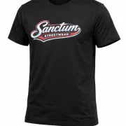 Sanctum Streetwear T-Shirt Vintage - black    Dieses Rundhals T-Shirt überzeugt durch seinen zeitlosen Schnitt und dem hohen Tragekomfort.  Klassischer Rundhalsausschnitt  Single Jersey  Farbe: black  Material: 100% Baumwolle 180 g/m²