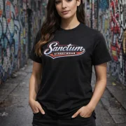 Sanctum Streetwear T-Shirt Vintage - black    Dieses Rundhals T-Shirt überzeugt durch seinen zeitlosen Schnitt und dem hohen Tragekomfort.  Klassischer Rundhalsausschnitt  Single Jersey  Farbe: black  Material: 100% Baumwolle 180 g/m²