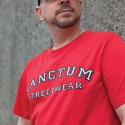 T-Shirt Round-Neck red - College Style    Dieses Rundhals T-Shirt überzeugt durch seinen zeitlosen Schnitt und dem hohen Tragekomfort.  Klassischer Rundhalsausschnitt  Single Jersey  Farbe: rot  Material: 100% Baumwolle 180 g/m²