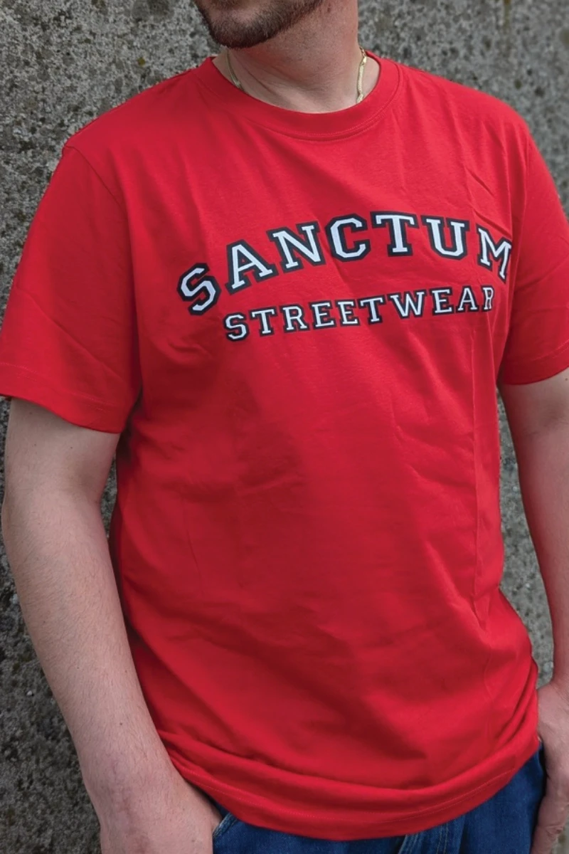 T-Shirt Round-Neck red - College Style    Dieses Rundhals T-Shirt überzeugt durch seinen zeitlosen Schnitt und dem hohen Tragekomfort.  Klassischer Rundhalsausschnitt  Single Jersey  Farbe: rot  Material: 100% Baumwolle 180 g/m²