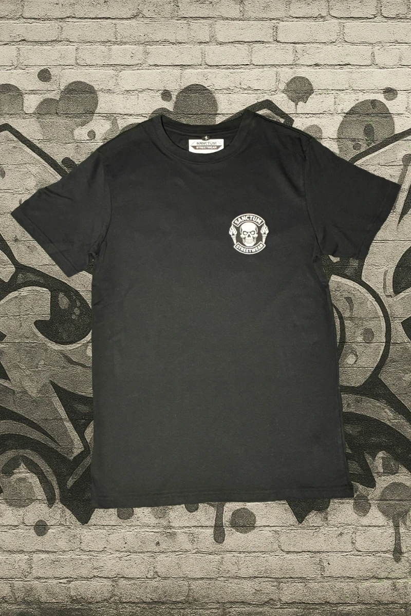 T-Shirt Round-Neck black - Skull MC    Das Skull MC Logo ist auf der Brust klein aufgedruckt und auf  dem Rücken befindet sich das Skull MC Logo in groß.  Dieses Rundhals T-Shirt überzeugt durch seinen zeitlosen Schnitt und dem hohen Tragekomfort.  Klassischer Rundhalsausschnitt  Single Jersey  Farbe: black  Material: 100% Baumwolle 180 g/m²