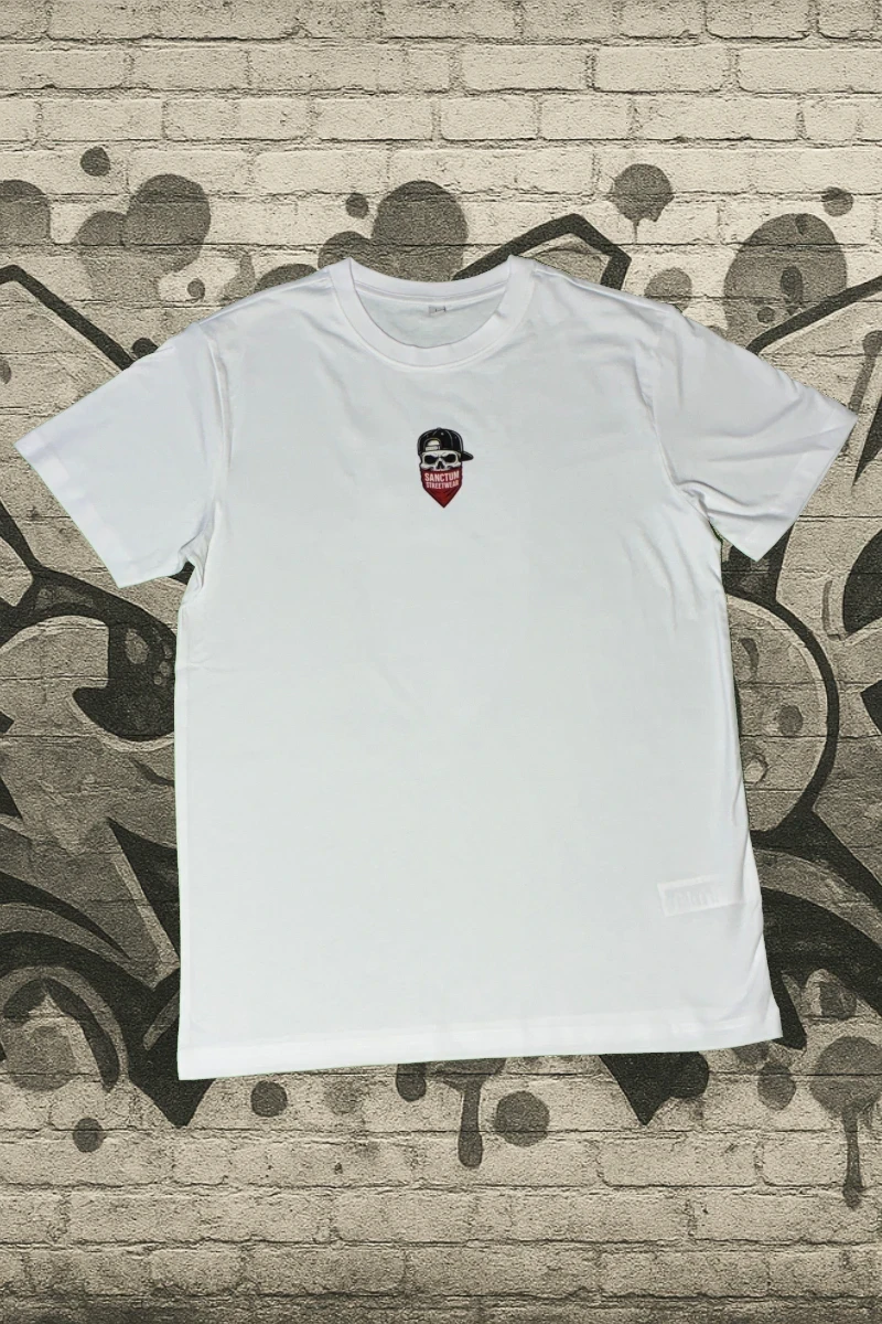T-Shirt Round-Neck white - Bandana Skull. Vorderansicht.    Dieses Rundhals T-Shirt überzeugt durch seinen zeitlosen Schnitt und dem hohen Tragekomfort.  Klassischer Rundhalsausschnitt  Single Jersey  Farbe: white  Material: 100% Baumwolle 180 g/m²